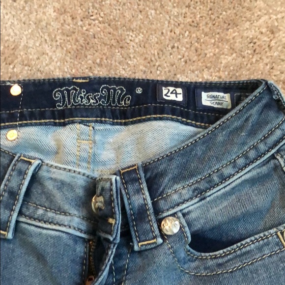 Miss Me Signature Skinny - Picture 2 of 3
